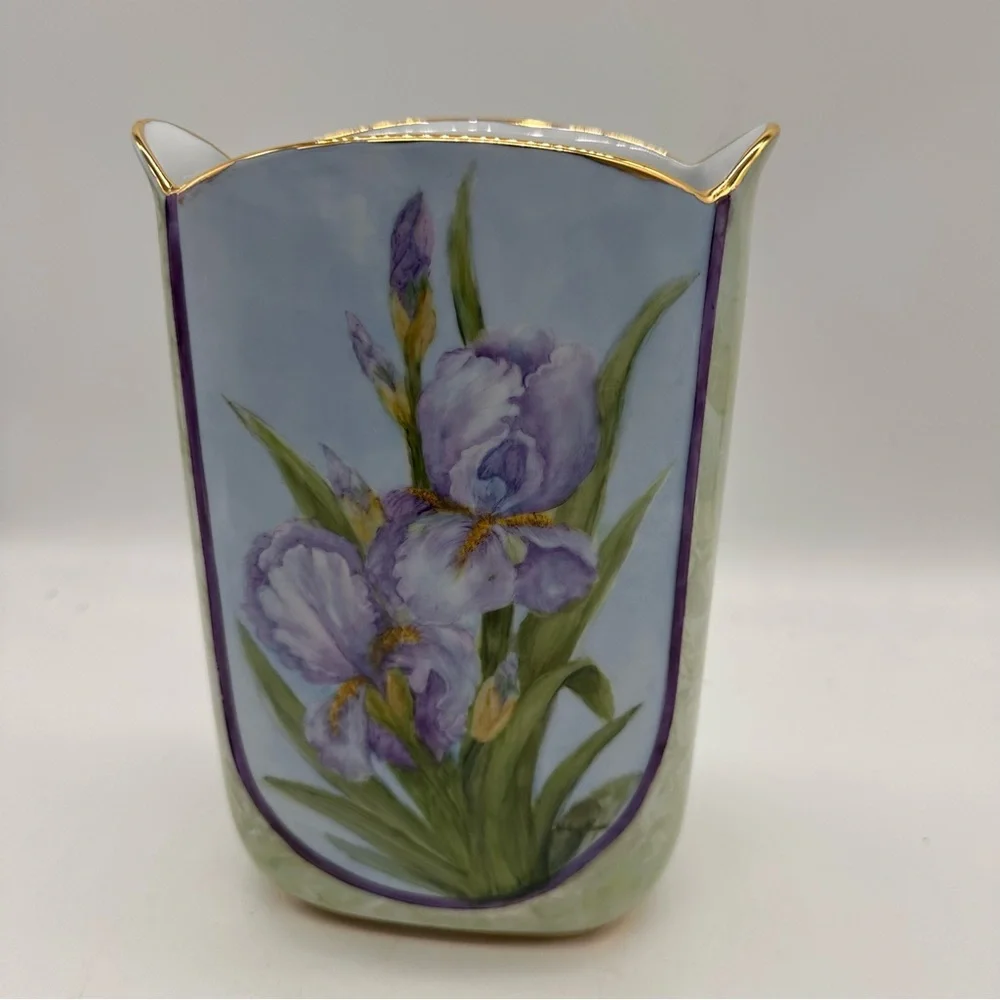 Helen Rose Vintage Iris Floral Elegant Vase with Gold Accents Gold Rimmed Edge